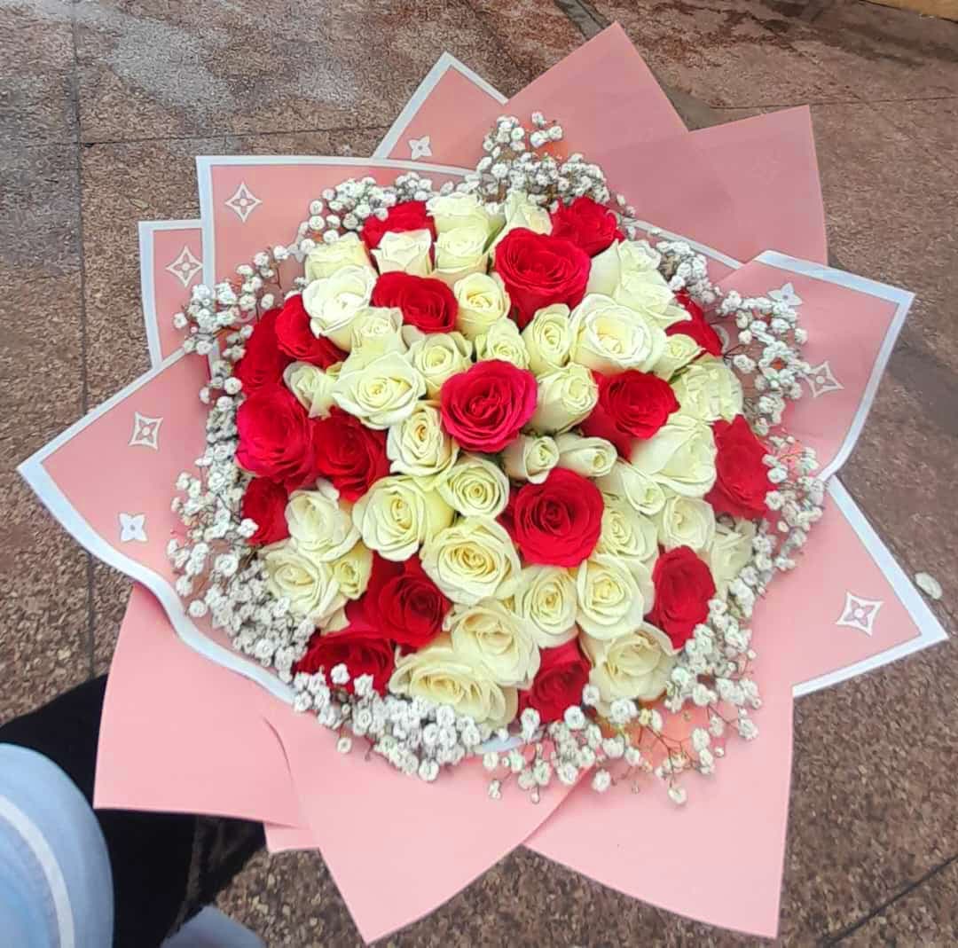 "Luxury Flower Arrangements in Kitengela – Premium Designer Bouquets & Elegant Displays of flowers by a florist in Nairobi and Kitengela"