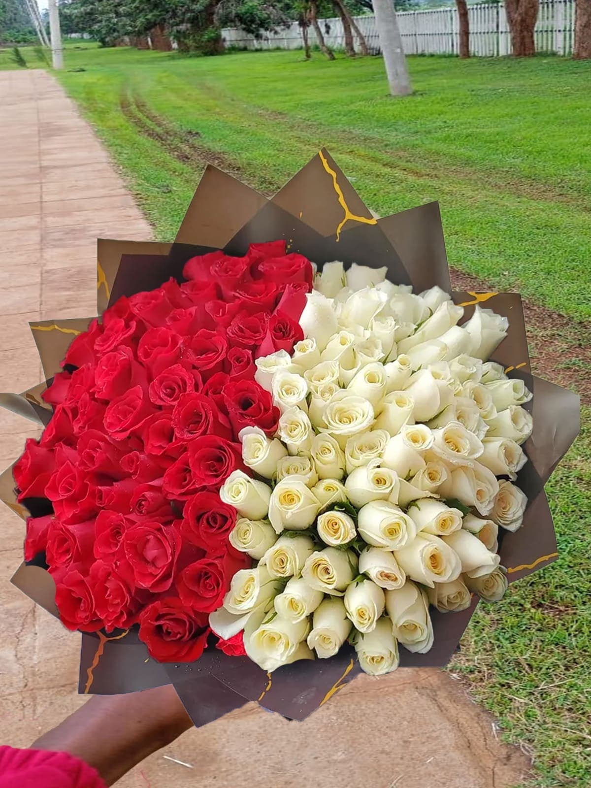 "Stunning Red & White Flowers in Kitengela & Nairobi – Happy Paradise Florist"